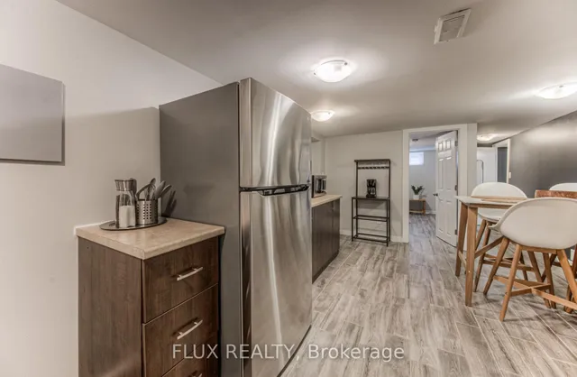 Additional image 16 of 98 Harber Ave