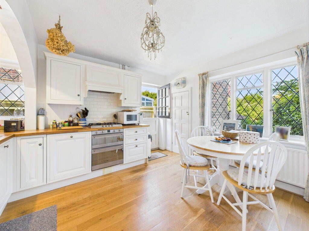 Additional image 2 of George V Avenue, Worthing, BN11