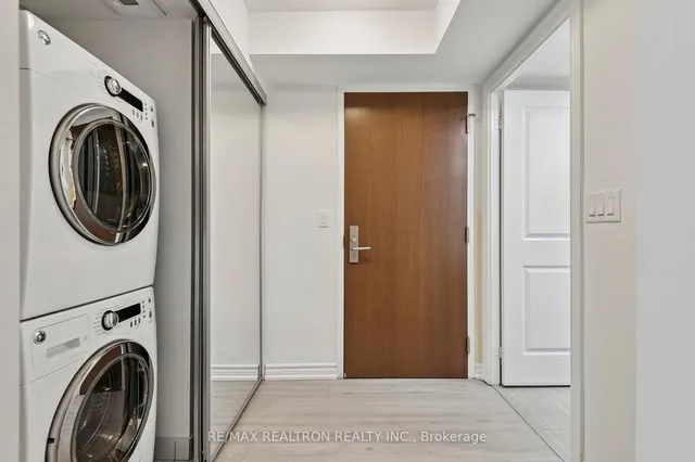 Additional image 11 of 386 Yonge St Unit 2201