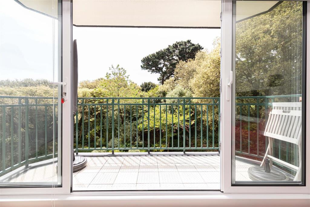 Additional image 3 of Immaculate, 2 bed in Block 'D', Keverstone Court,