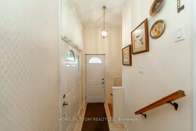 Additional image 4 of 61 Lord Roberts Dr