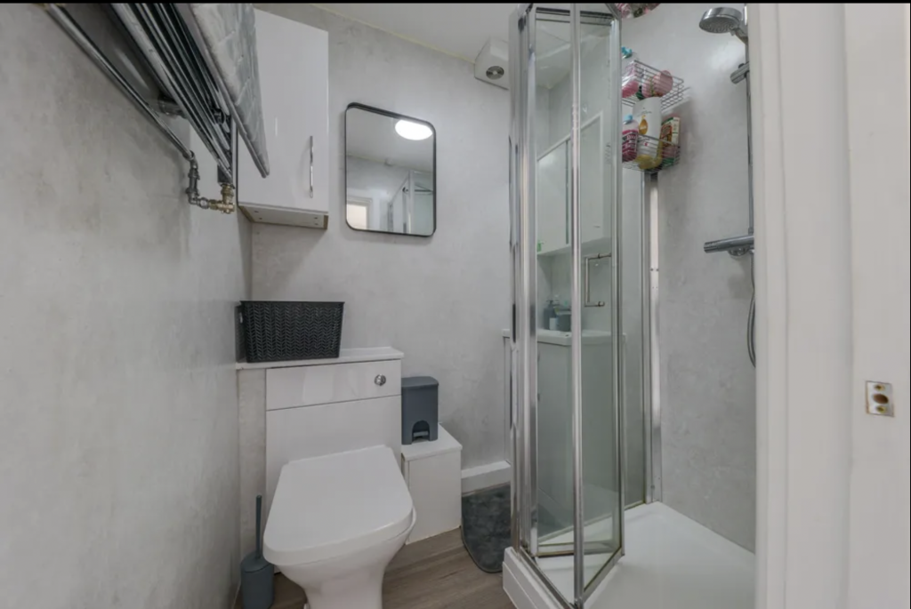 Additional image 3 of Room 1, Wood Close, Hatfield