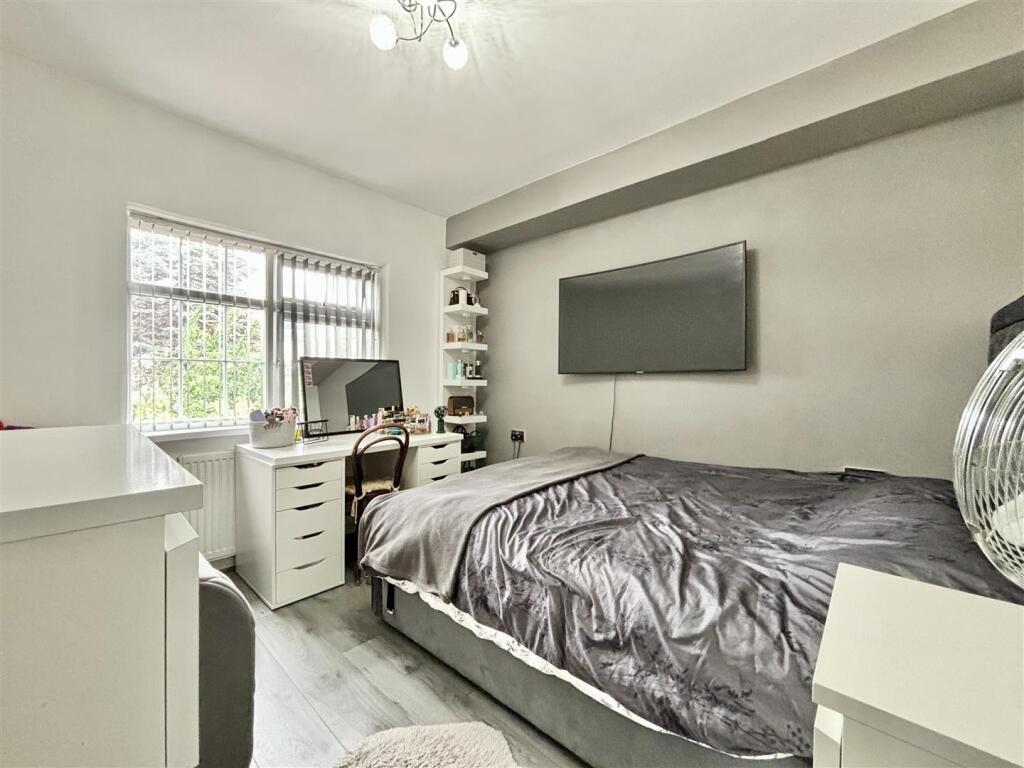 Additional image 16 of Como Drive, Bradford 8