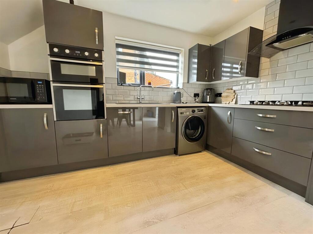 Additional image 8 of Moorside Gardens, Bradford, BD2 3RE