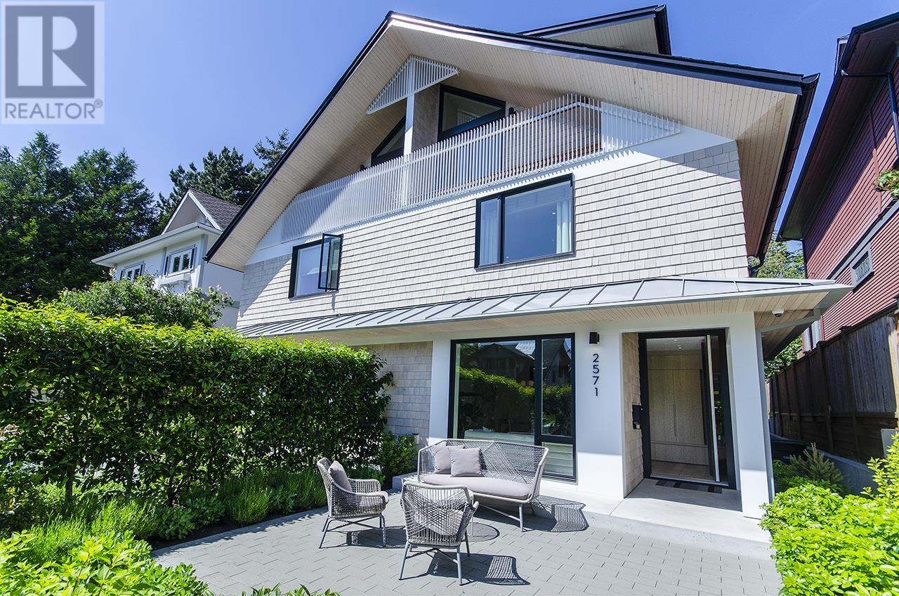 2571 W 3RD AVENUE|Vancouver, British Columbia V6K1M2