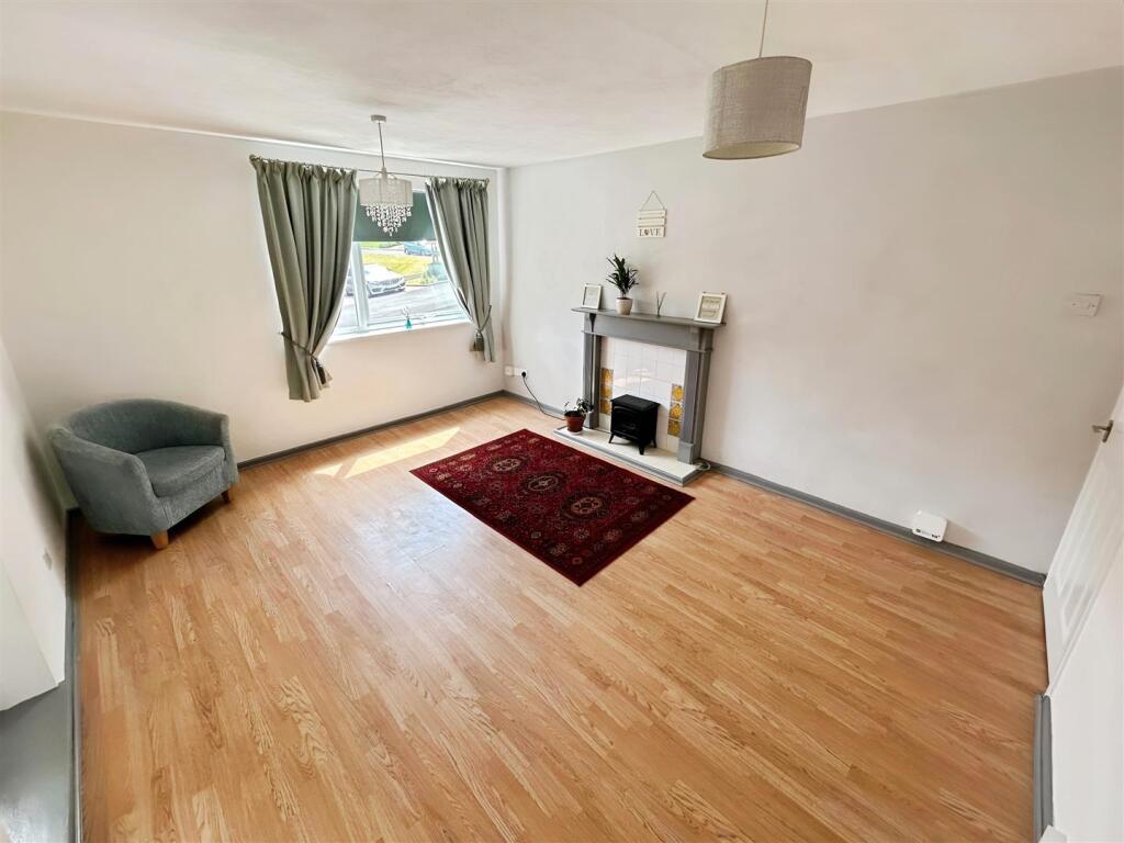 Additional image 4 of Frizley Gardens, Bradford
