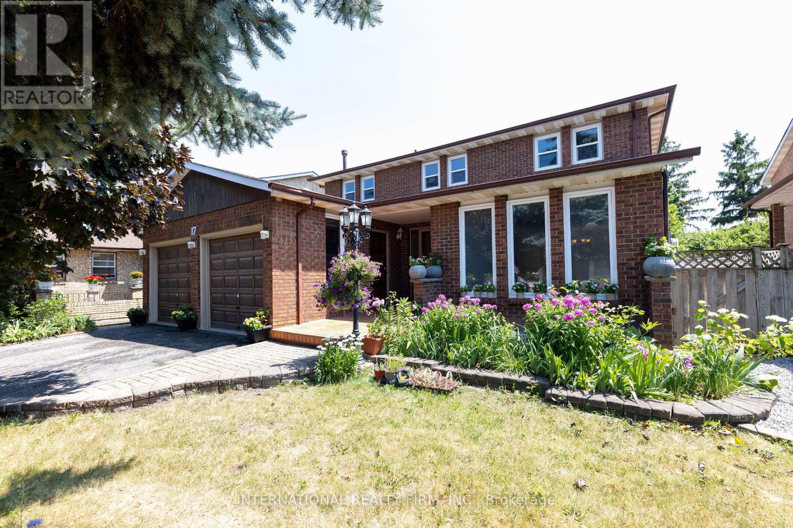 17 SOUTHVIEW DRIVE|Vaughan (Concord), Ontario L4K2K8