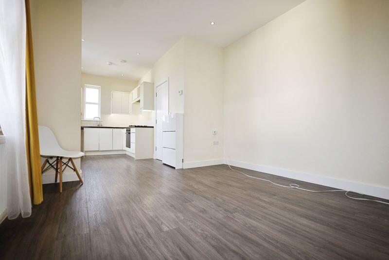 Additional image 2 of Heron Court Road, BH3 7LL – Stunning Duplex Flat in Immaculate Condition