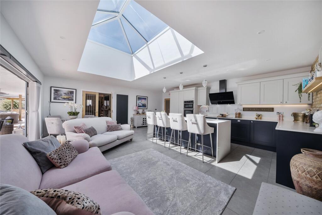 Additional image 2 of Albany Close, Barton on Sea, New Milton, Hampshire, BH25