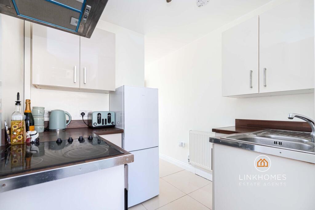 Additional image 5 of Chetnole Close, Poole, BH17