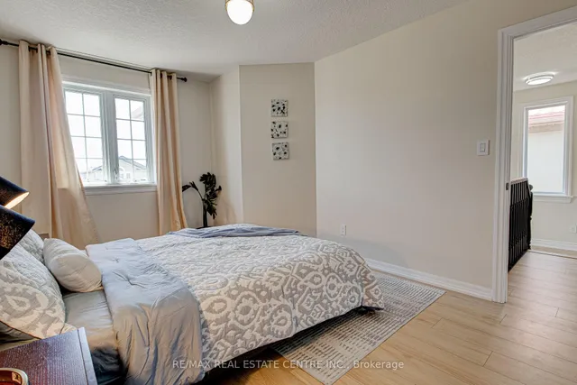 Additional image 37 of 428 Thomas Slee Dr