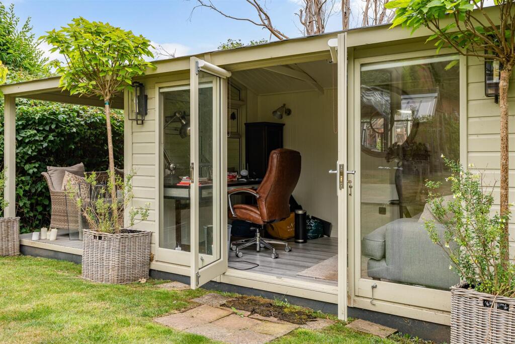 Additional image 22 of Wendover Drive, Welwyn