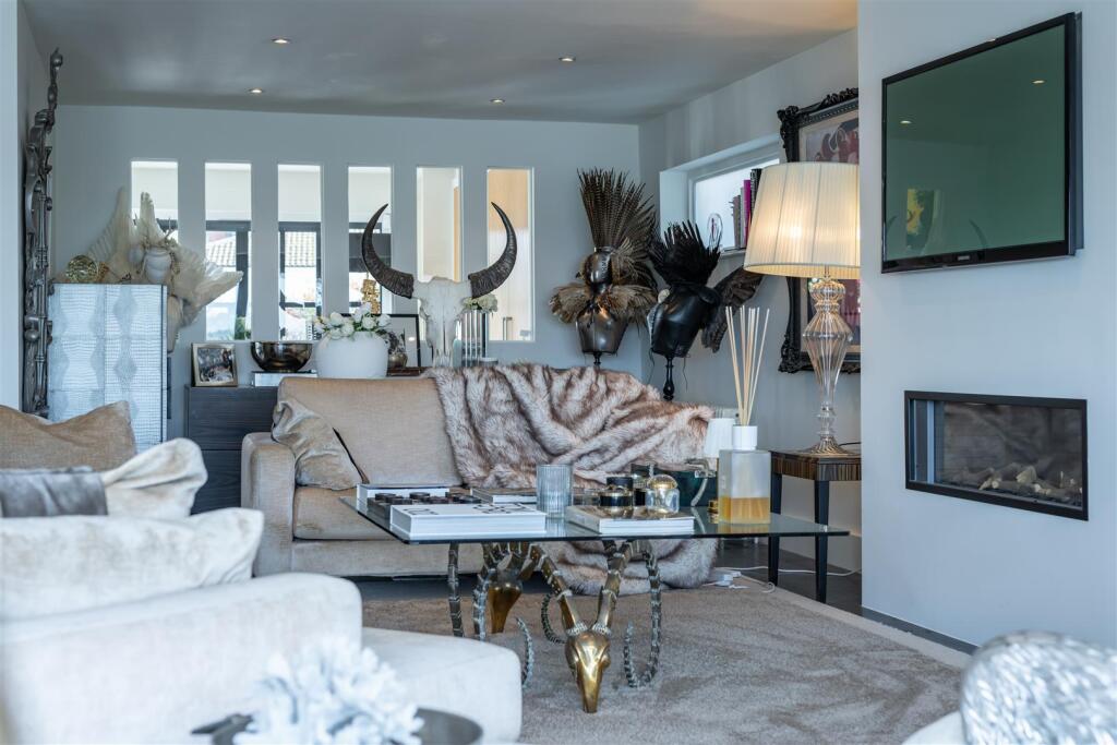 Additional image 10 of The Horseshoe, Sandbanks