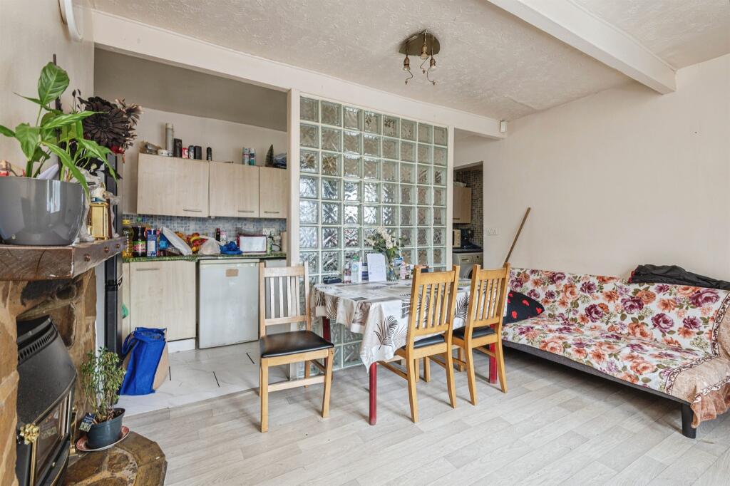 Additional image 3 of Parratt Row, Bradford