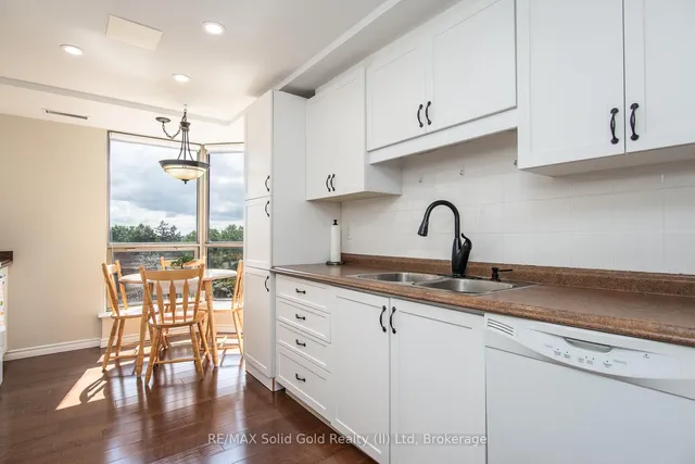 Additional image 16 of 3267 King St Unit 604