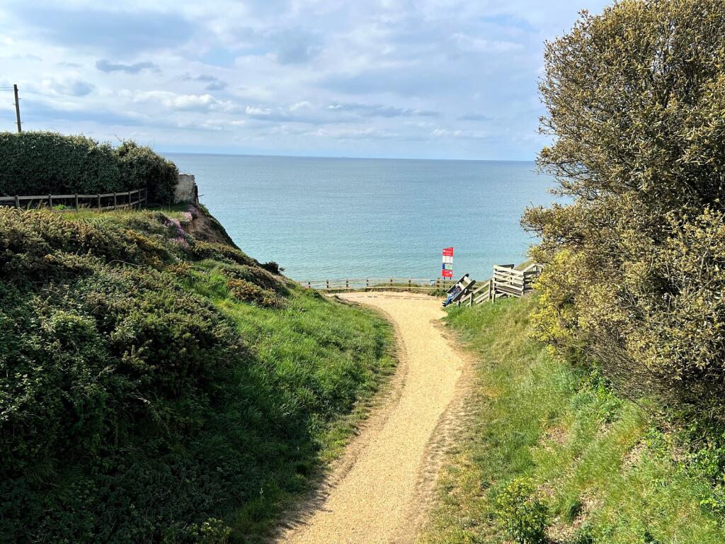 Additional image 10 of Marine Drive, Barton On Sea, New Milton, Hampshire. BH25 7EL