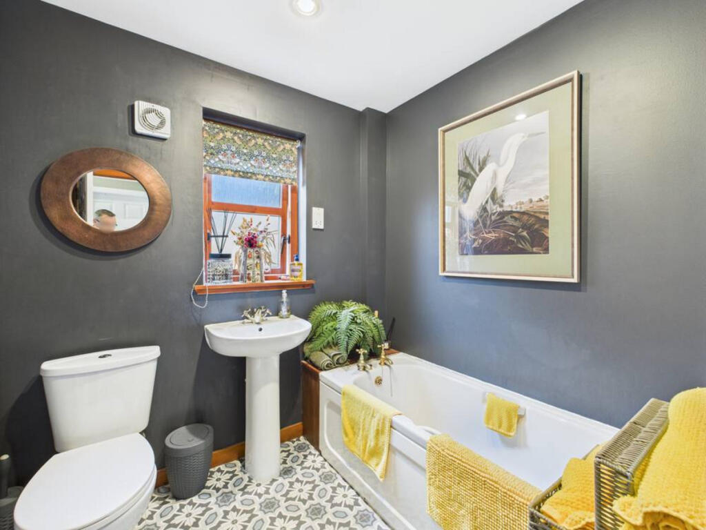 Additional image 19 of Victoria Gardens, Banff, AB45