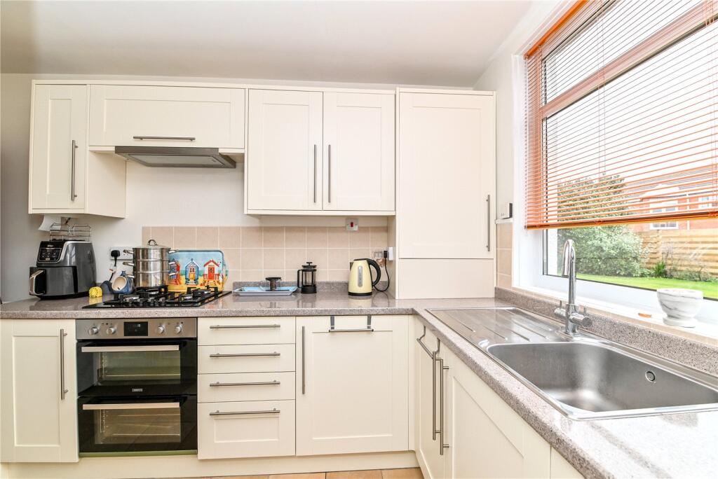 Additional image 20 of White Horses, Marine Drive, Barton on Sea, Hampshire, BH25