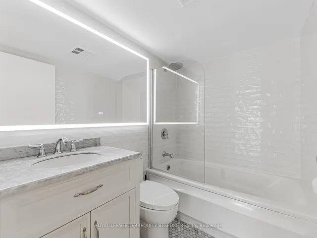 Additional image 26 of 10 Queens Quay Unit 811