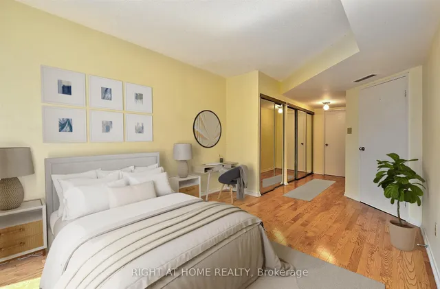 Additional image 5 of 1001 Bay St Unit 1110