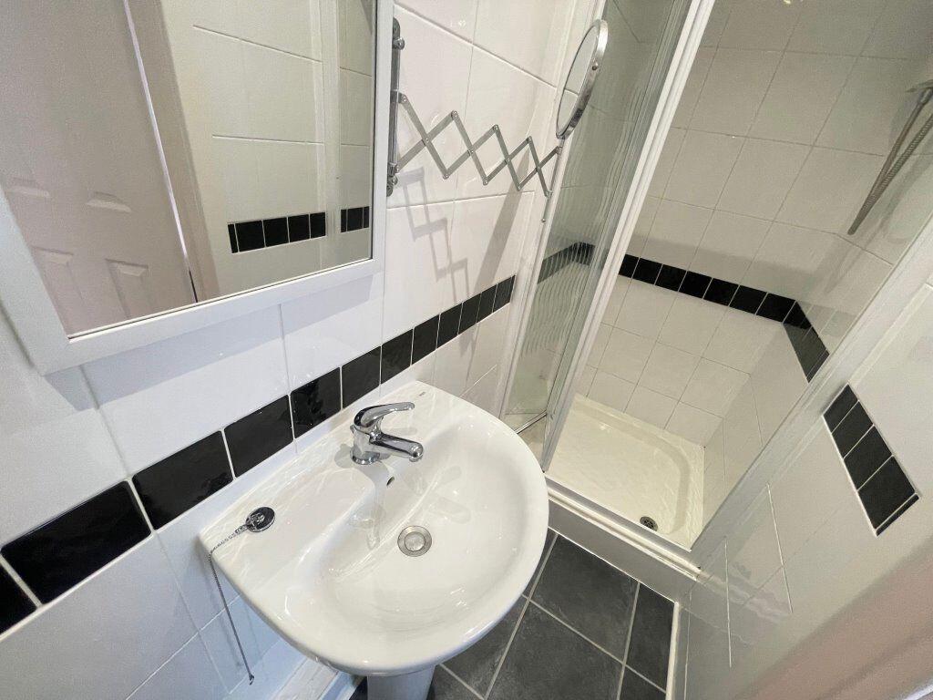 Additional image 4 of Student/ Sharer Three Double Bedroom Flat (P01846)