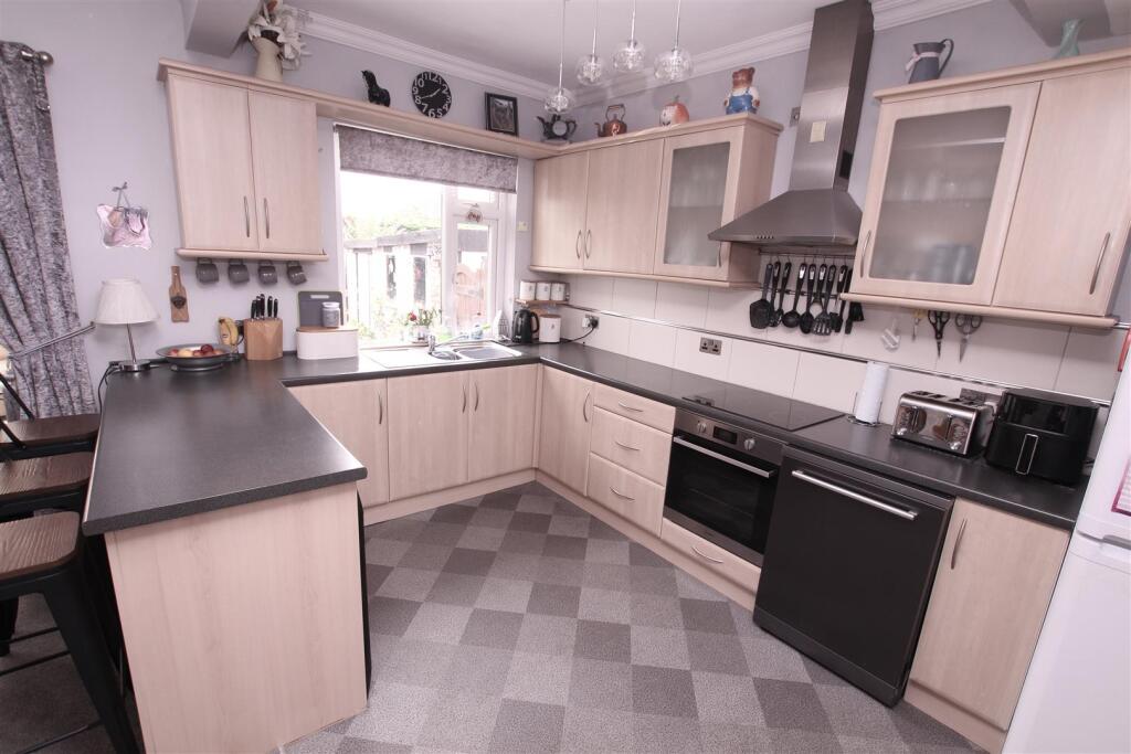 Additional image 29 of Willow Crescent, Wrose