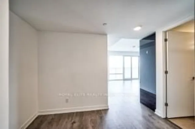 Additional image 4 of 501 Yonge St Unit 4902