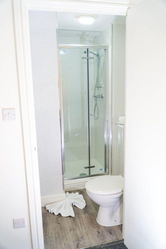 Additional image 8 of Room 2