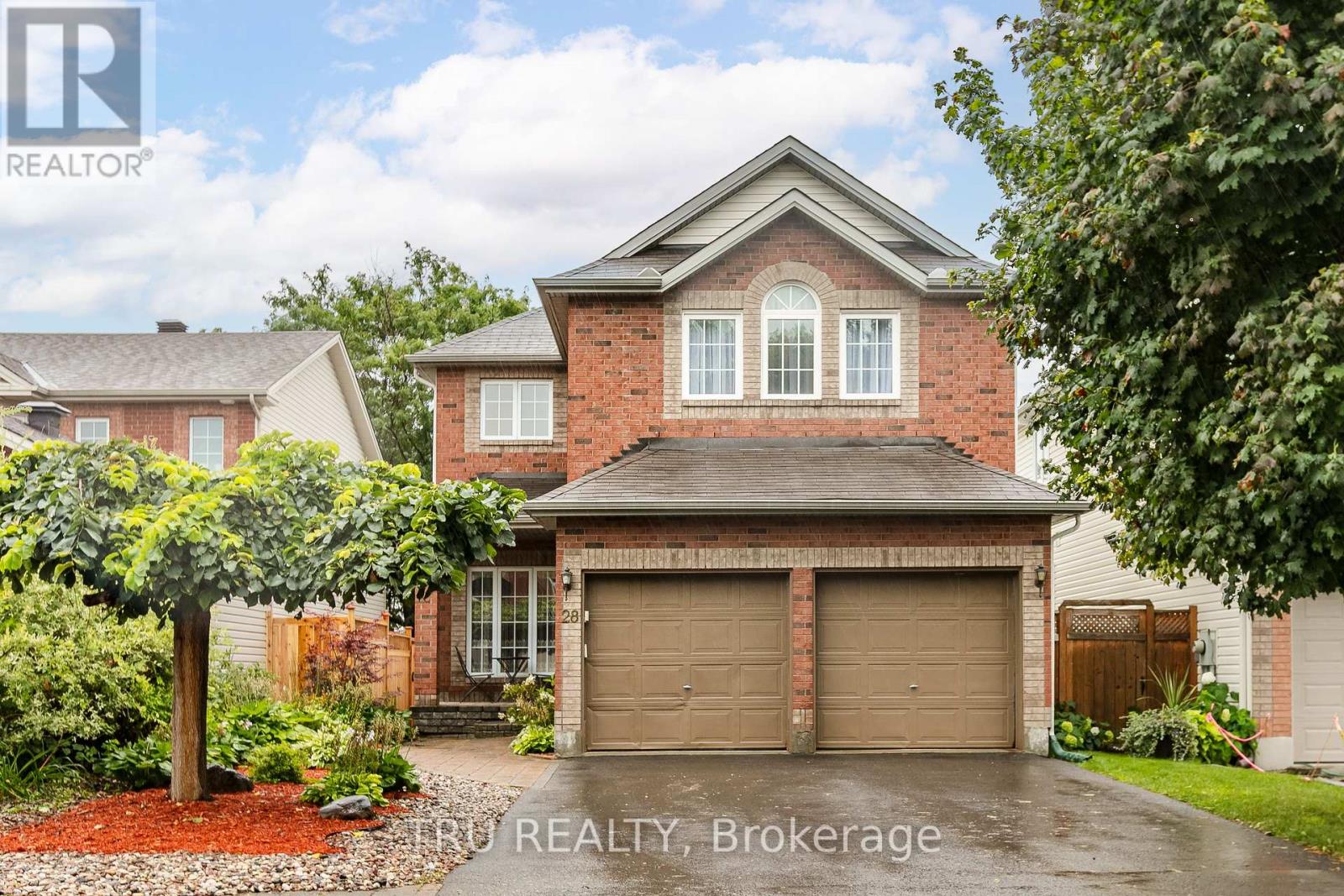 28 BOREALIS CRESCENT|Ottawa, Ontario K1K4T4