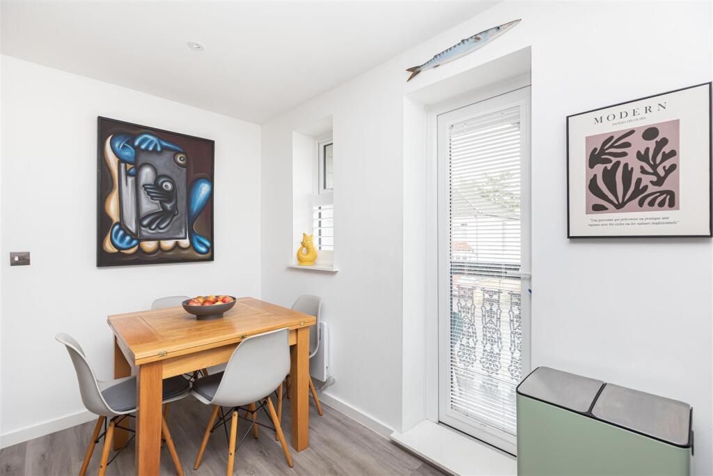 Additional image 8 of Stunning 1st Floor Apartment in Richmond Park Avenue