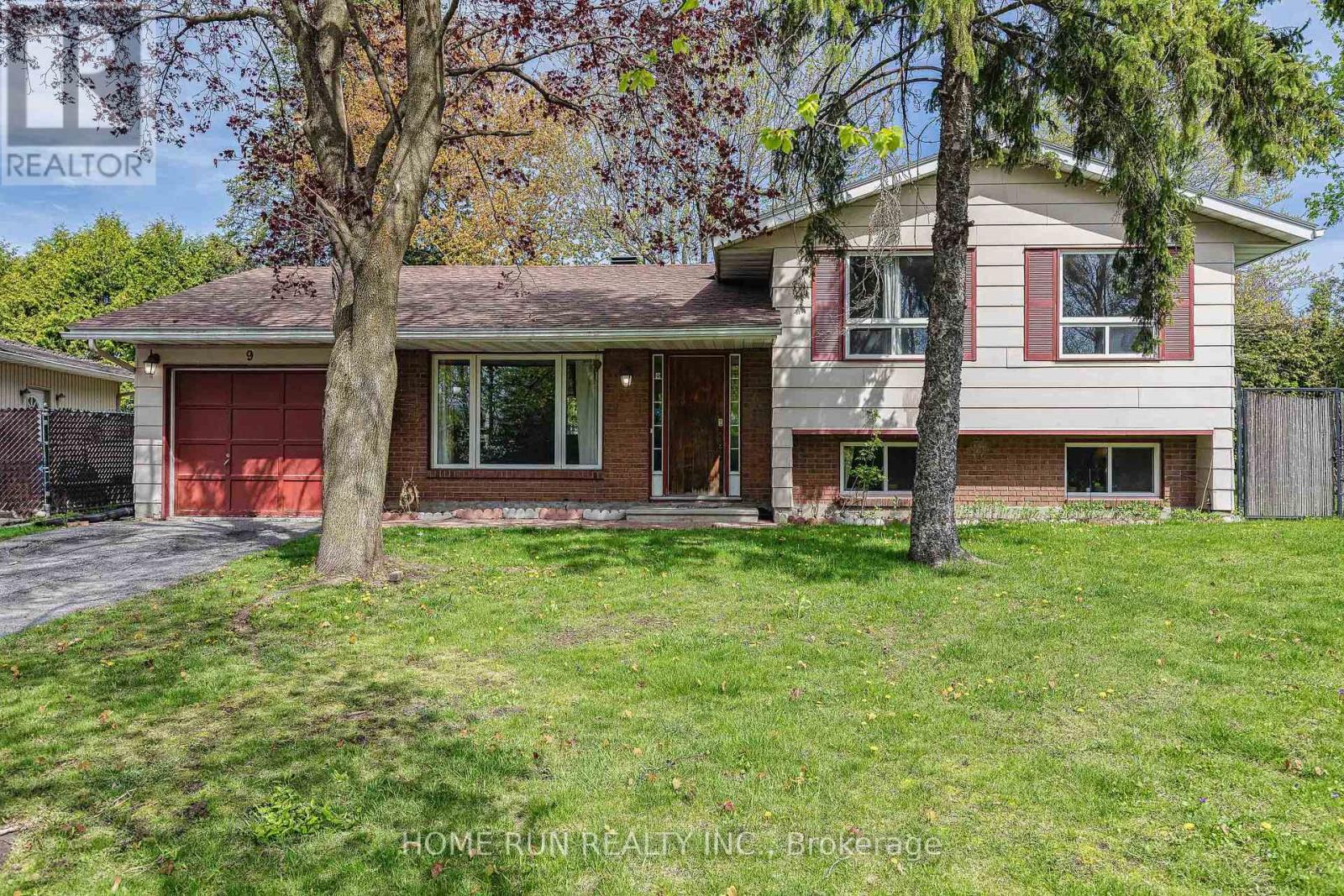 9 BUTTON COURT|Ottawa, Ontario K1K4A3