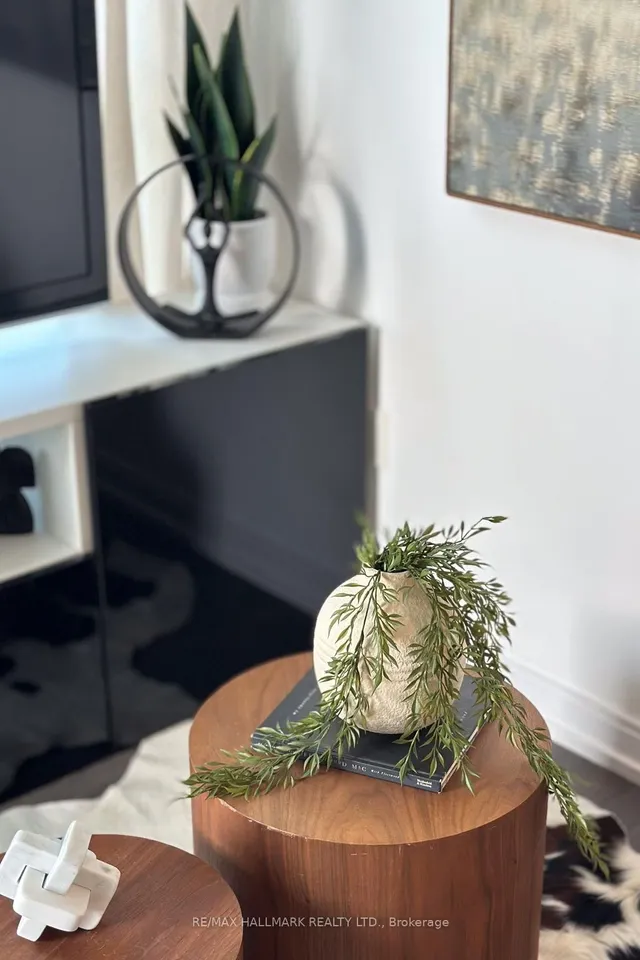 Additional image 8 of 275 Village Green Sq Unit 522