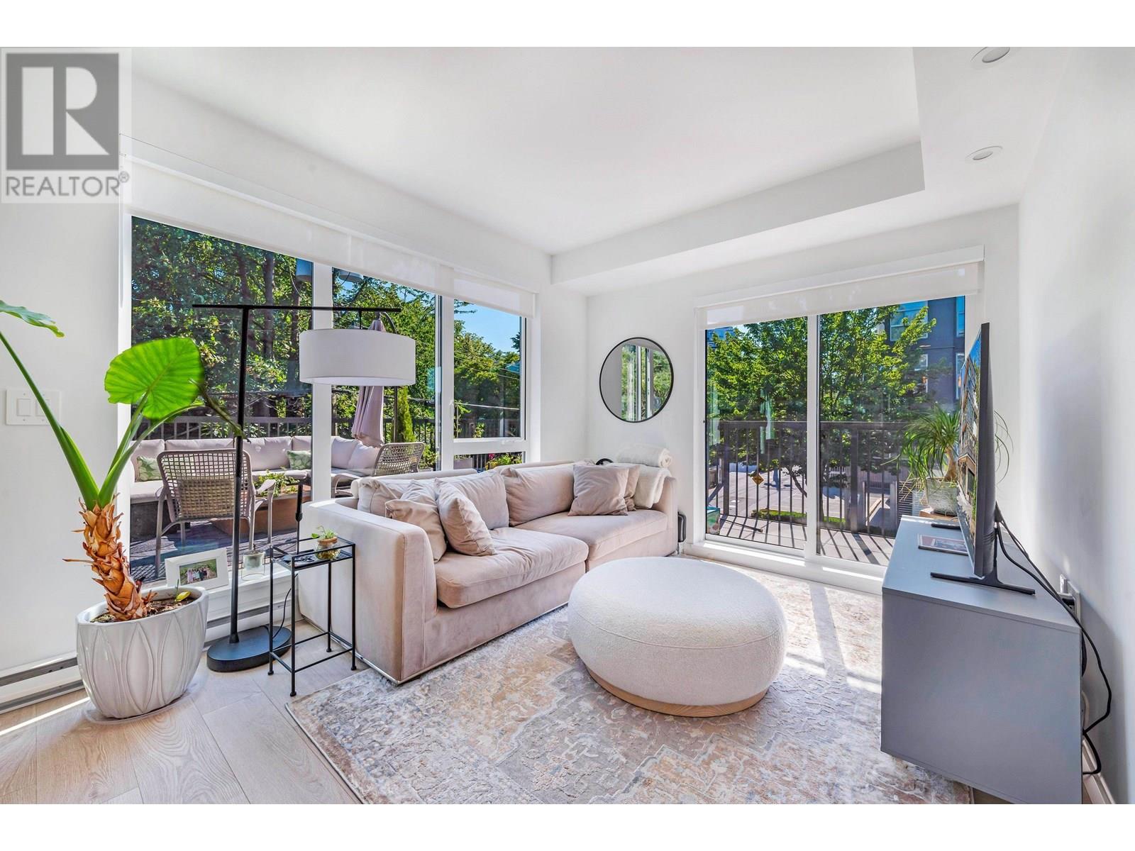 221 2520 GUELPH STREET|Vancouver, British Columbia V5T0K7