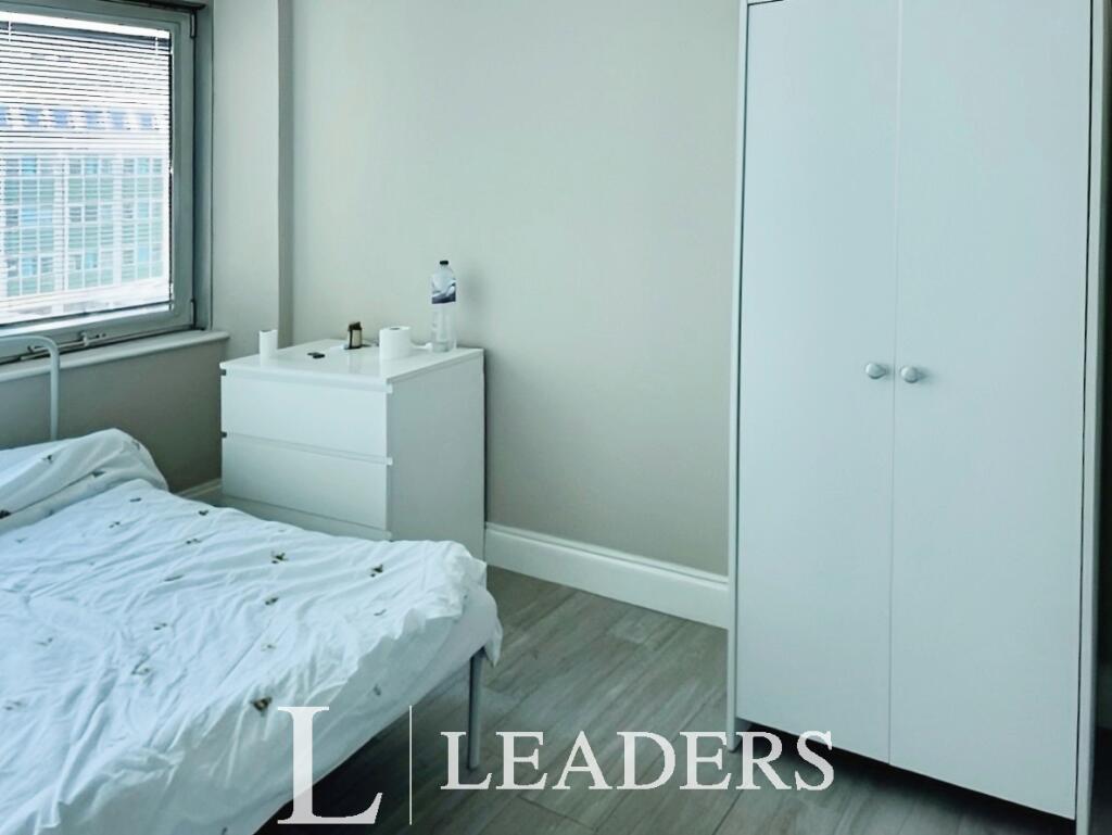 Additional image 4 of Green Diamond