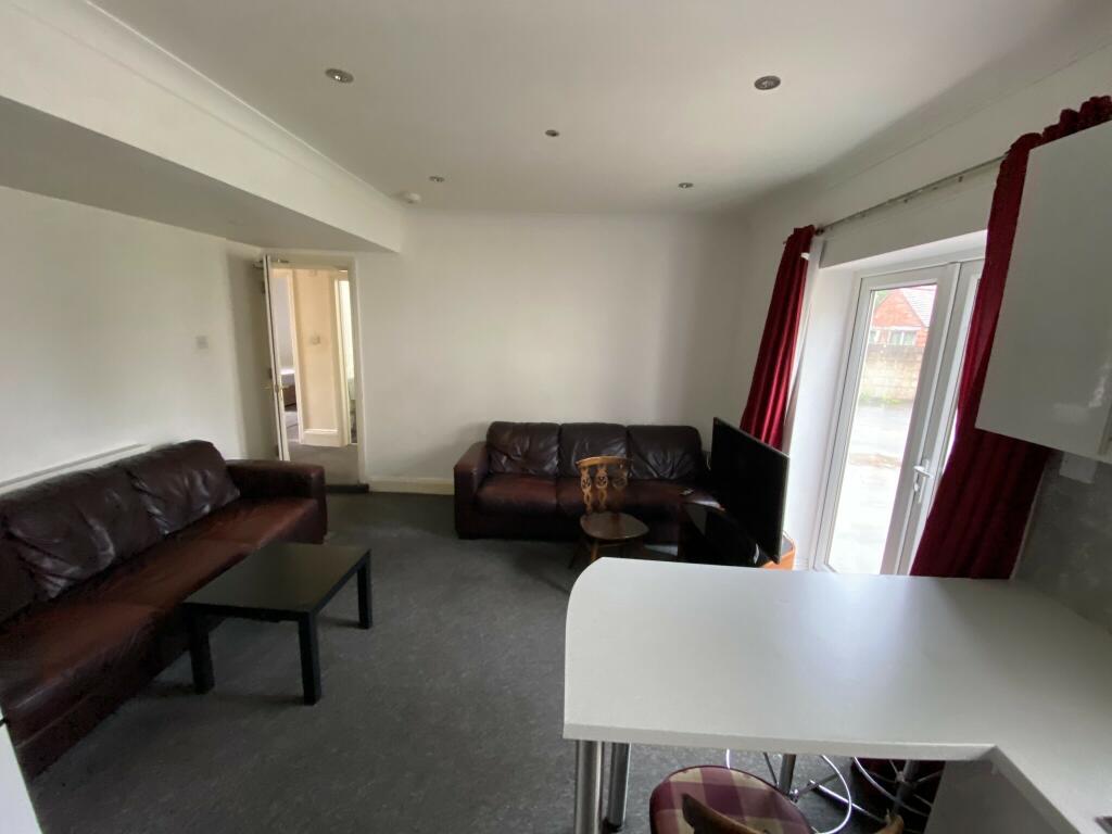 Additional image 3 of Wycliffe RD - FREE DELIVEROO