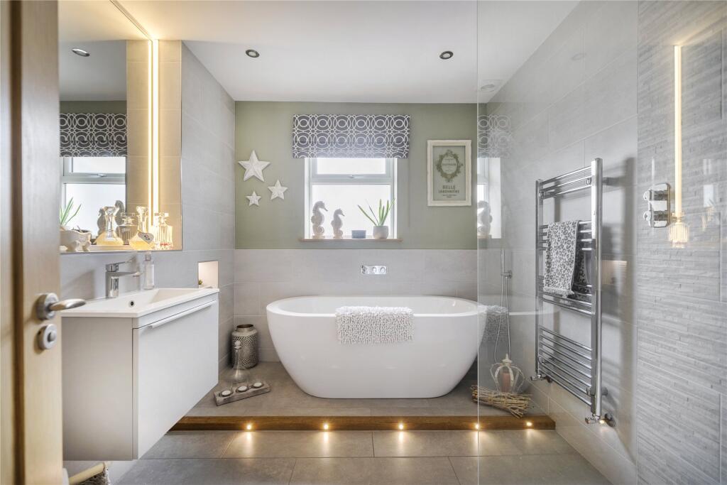 Additional image 15 of Albany Close, Barton on Sea, New Milton, Hampshire, BH25