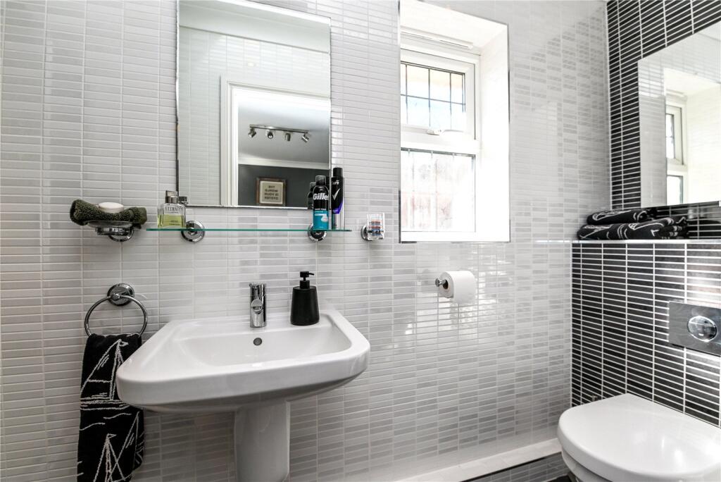 Additional image 24 of Willow Walk, Barton on Sea, New Milton, Hampshire, BH25