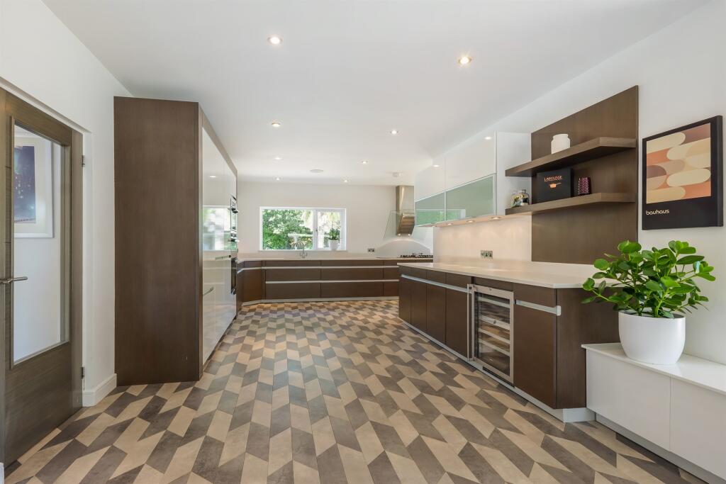 Additional image 5 of Broadstone