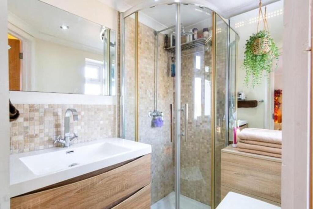 Additional image 7 of Windward Close, Littlehampton, BN17