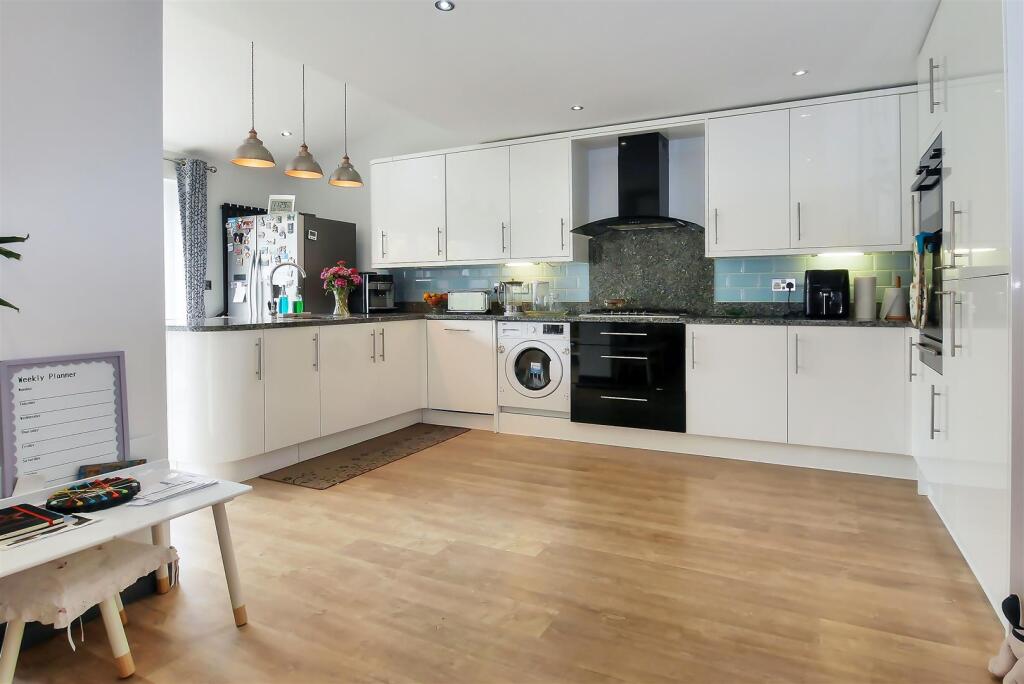 Additional image 3 of Kingfisher Drive, Littlehampton