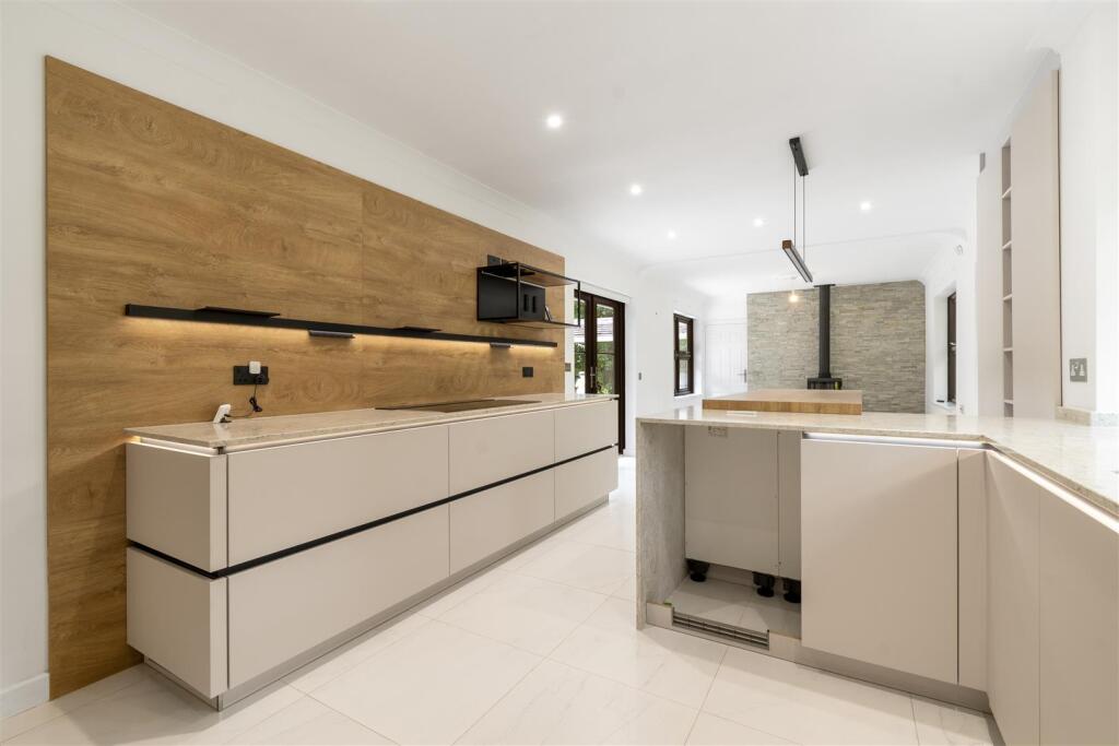 Additional image 14 of Endwood Drive, Little Aston Park