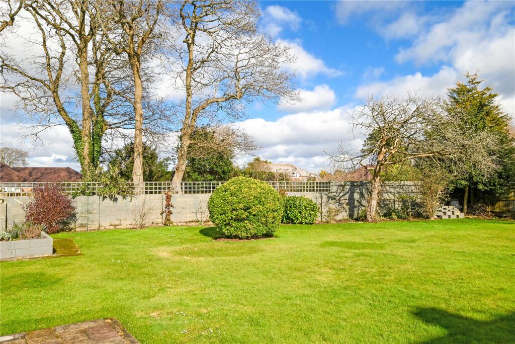 Additional image 29 of Chestnut Avenue, Barton on Sea, New Milton, Hampshire, BH25