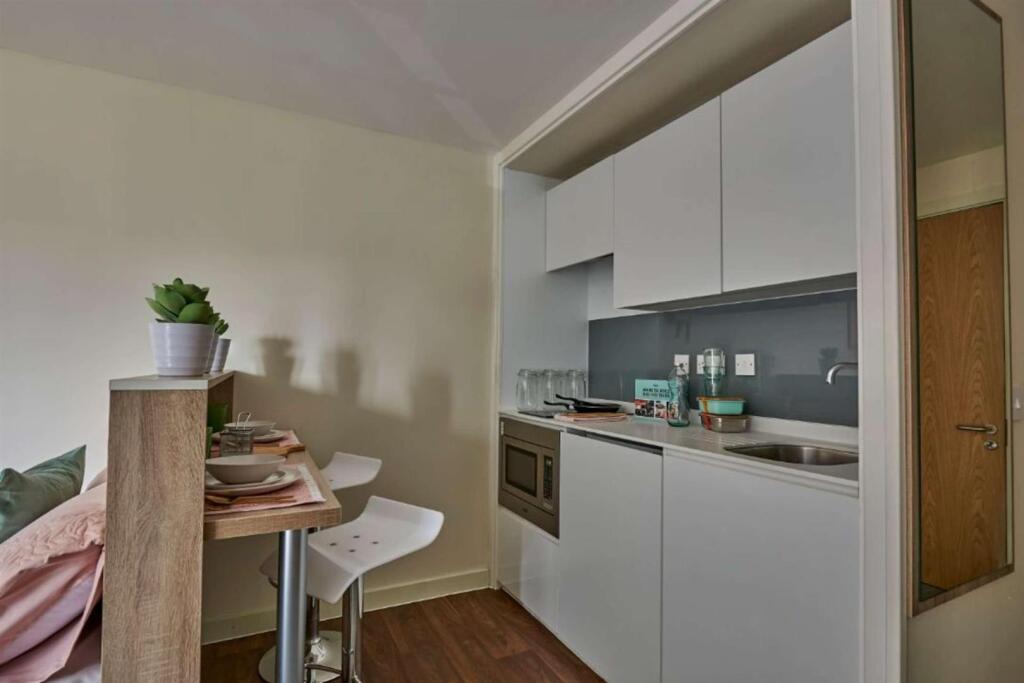 Additional image 4 of Birmingham | Student | September | B29