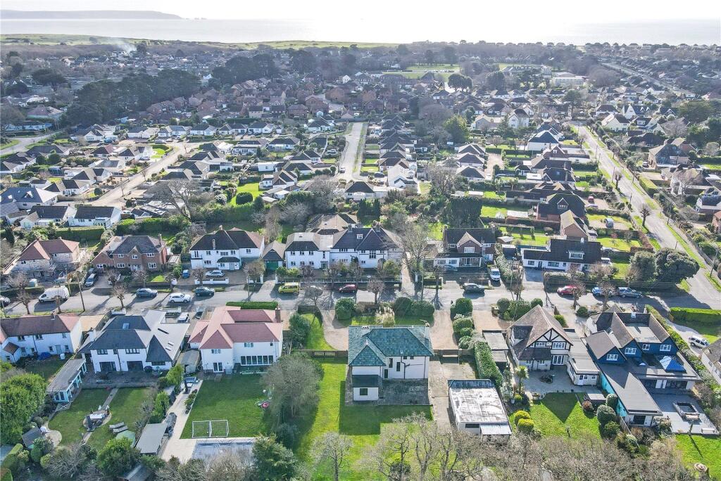 Additional image 33 of Chestnut Avenue, Barton on Sea, New Milton, Hampshire, BH25