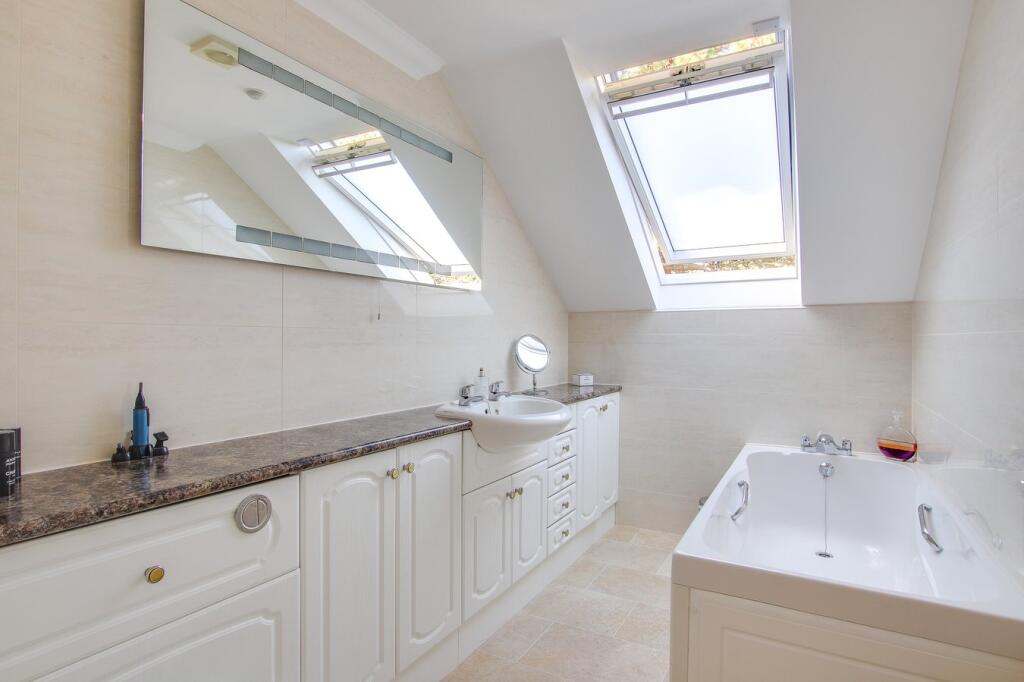 Additional image 24 of Glen Close, Barton on Sea, New Milton, BH25