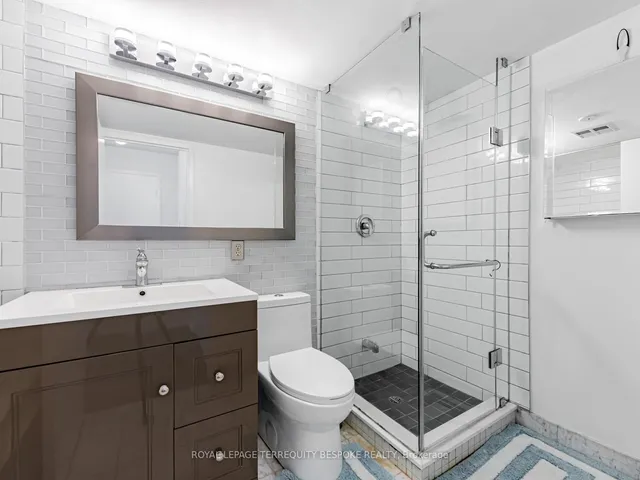 Additional image 19 of 10 Queens Quay Unit 811