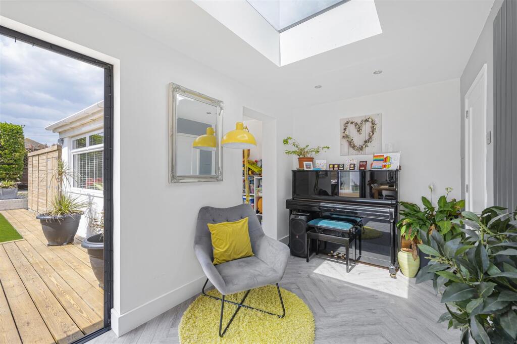 Additional image 25 of Dorothy Avenue, Peacehaven