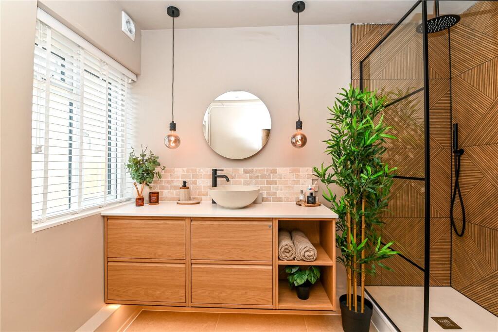 Additional image 8 of Seaward Avenue, Barton on Sea, New Milton, Hampshire, BH25