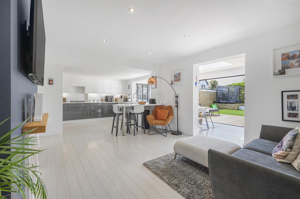 Additional image 23 of Dorothy Avenue, Peacehaven