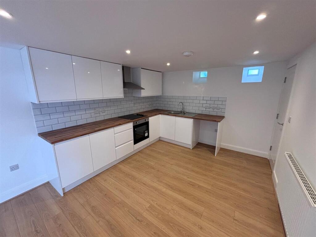 Additional image 12 of Avenue Lane, Eastbourne, BN21 3UL